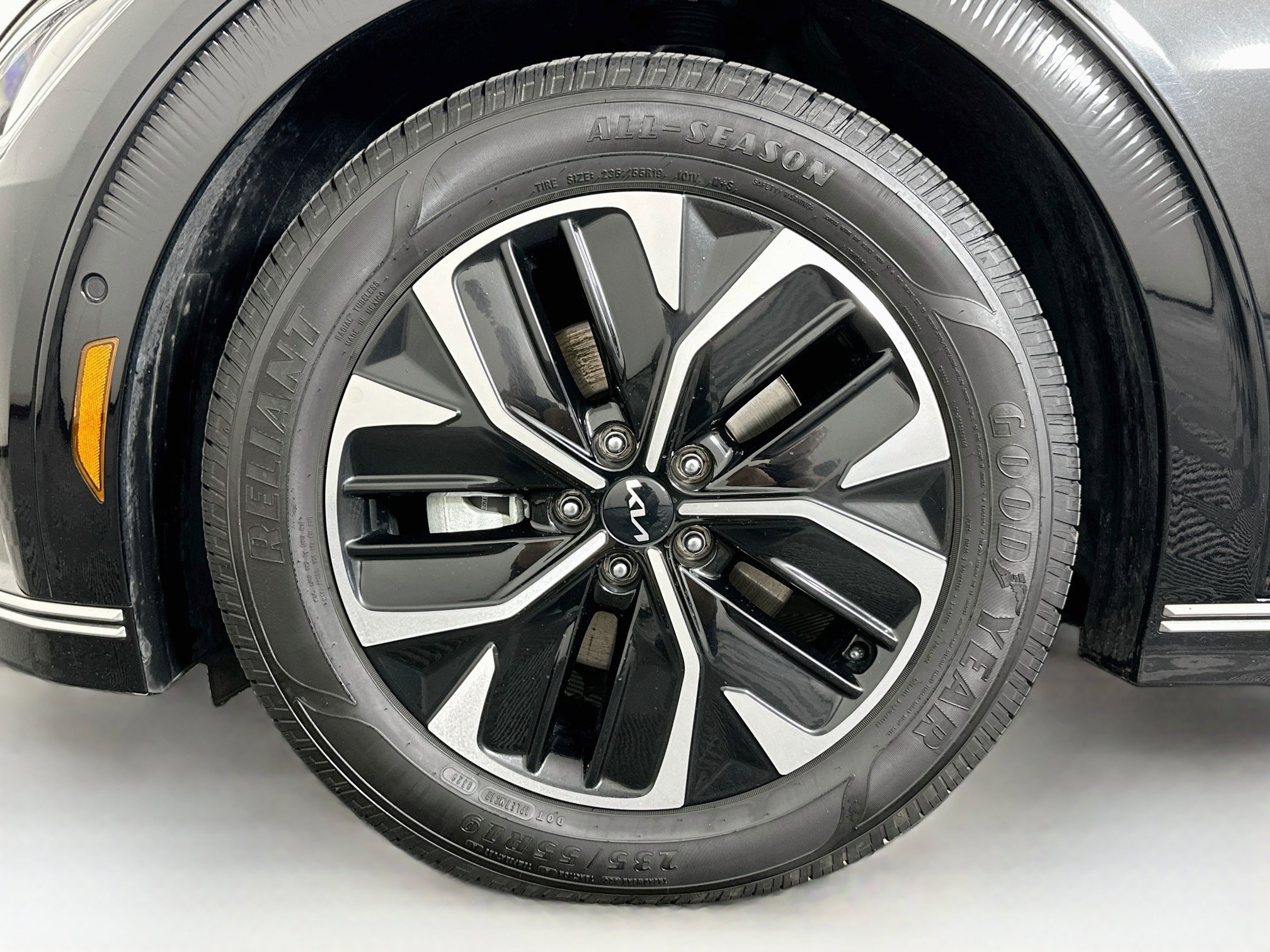 Used 2022 Kia EV6 Wind w/ Wind Technology Package AWD/4WD image 11