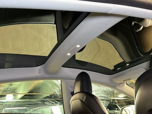 Used 2022 Tesla Model Y Performance image 11