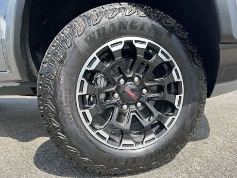 New 2026 GMC Canyon AT4 image 2