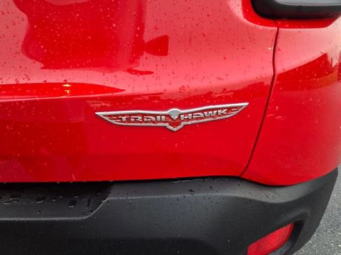 Used 2017 Jeep Renegade Trailhawk w/ Premium Trailhawk Package AWD/4WD image 25