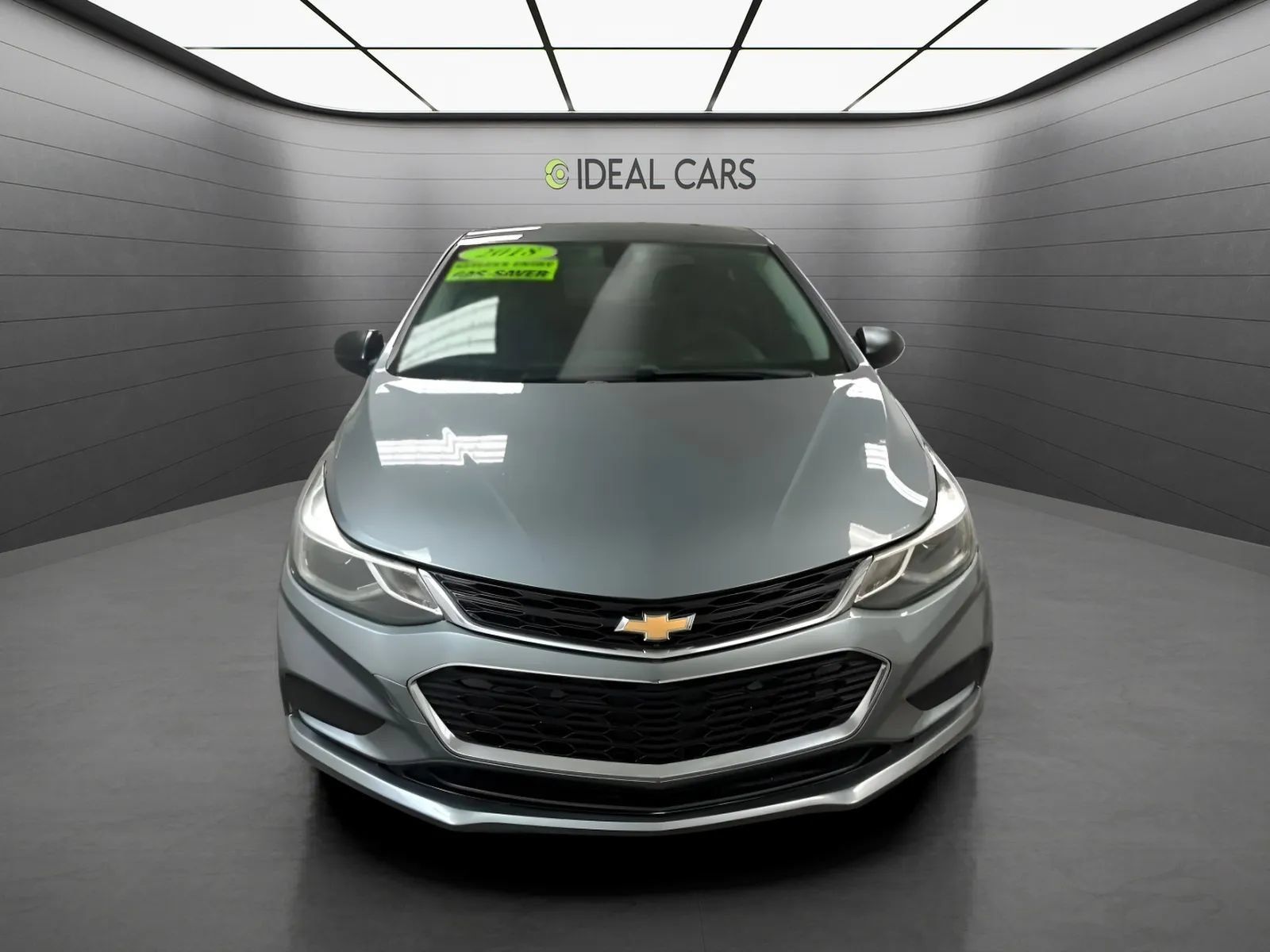 Used 2018 Chevrolet Cruze LT FWD image 2