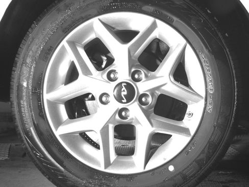 Used 2025 Kia Soul LX w/ LX Technology Package FWD image 15