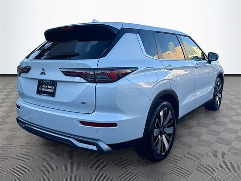 New 2026 Mitsubishi Outlander SE image 5