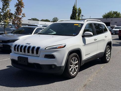 Used 2017 Jeep Cherokee Latitude w/ Comfort/Convenience Group FWD image 4