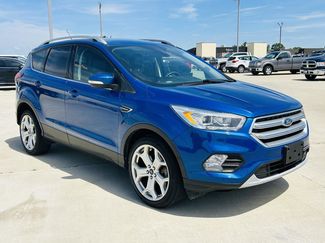 Used 2019 Ford Escape Titanium FWD video 2