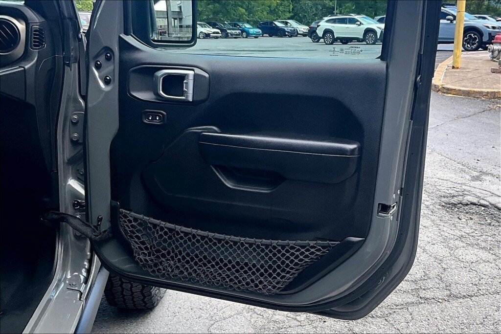 Used 2019 Jeep Wrangler Sport AWD/4WD image 13