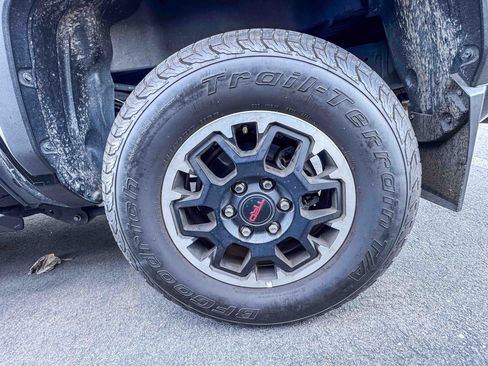 Used 2024 Toyota Tacoma TRD Off-Road AWD/4WD image 14