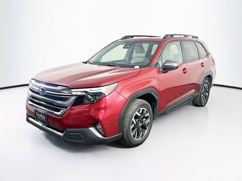 Used 2025 Subaru Forester Premium AWD/4WD image 3