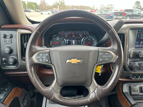 Used 2018 Chevrolet Silverado 1500 High Country image 18