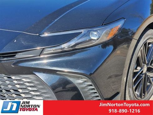 Used 2025 Toyota Camry SE image 11