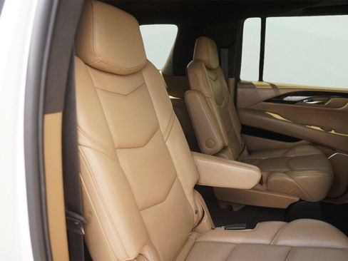 Used 2020 Cadillac Escalade ESV Platinum AWD/4WD image 19