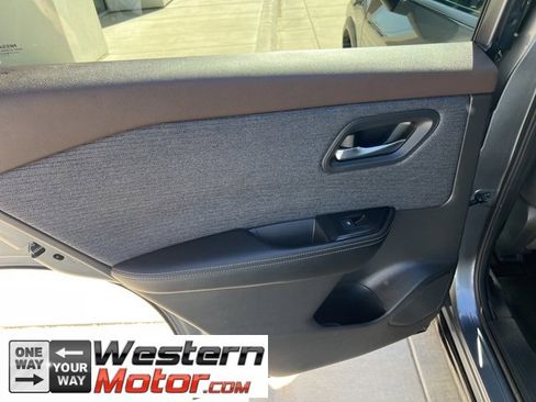 Used 2023 Nissan Rogue SV image 19