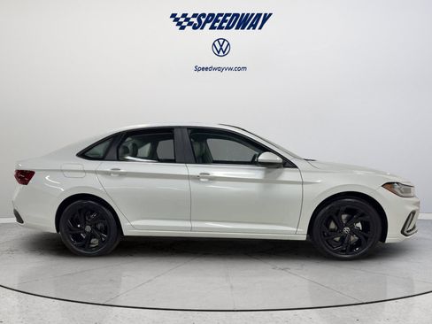 New 2026 Volkswagen Jetta SE FWD image 4