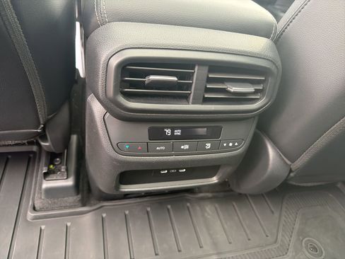 Used 2025 Honda Pilot Touring image 25