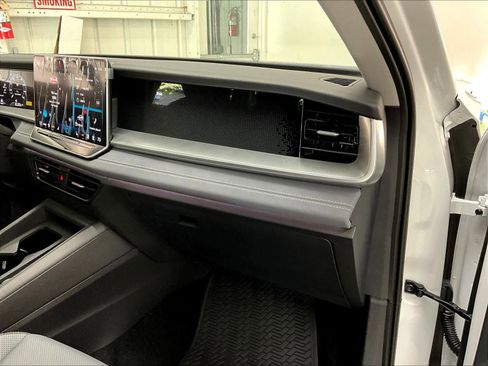 New 2026 Volkswagen Tiguan SE image 27