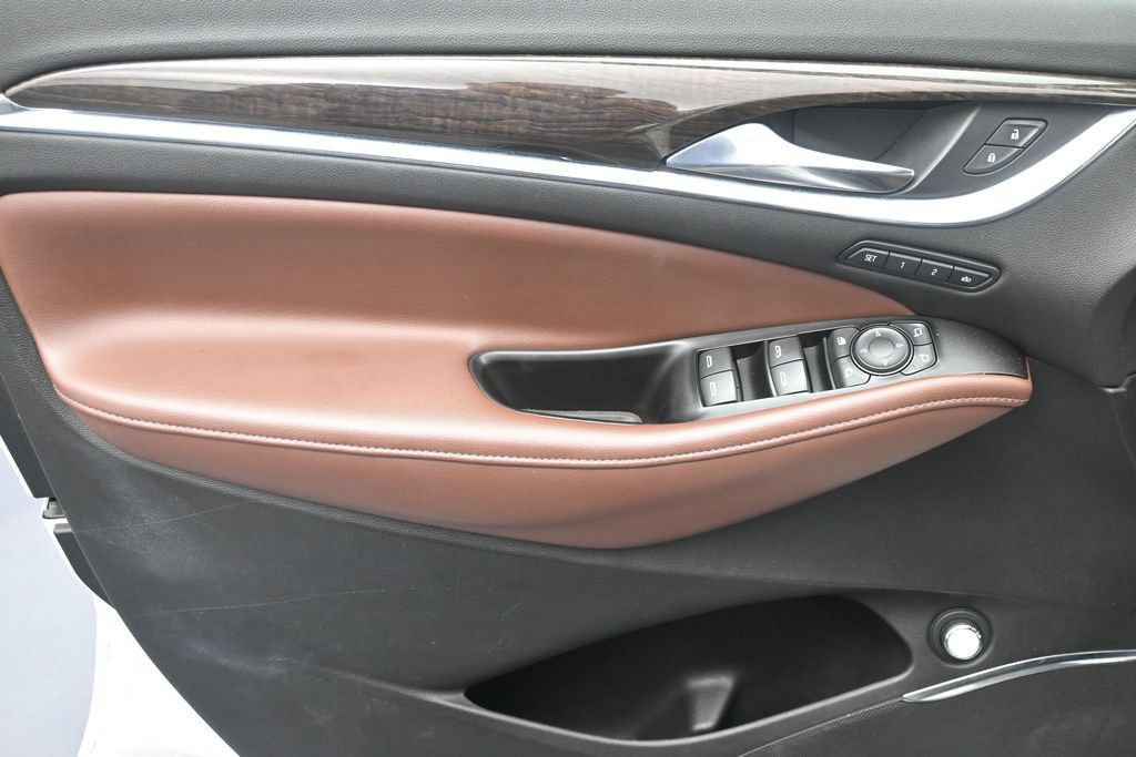 Used 2018 Buick Enclave Avenir FWD image 9