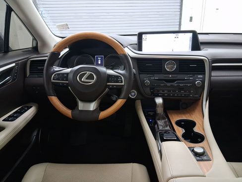 Used 2018 Lexus RX 350L w/ Premium Package image 4