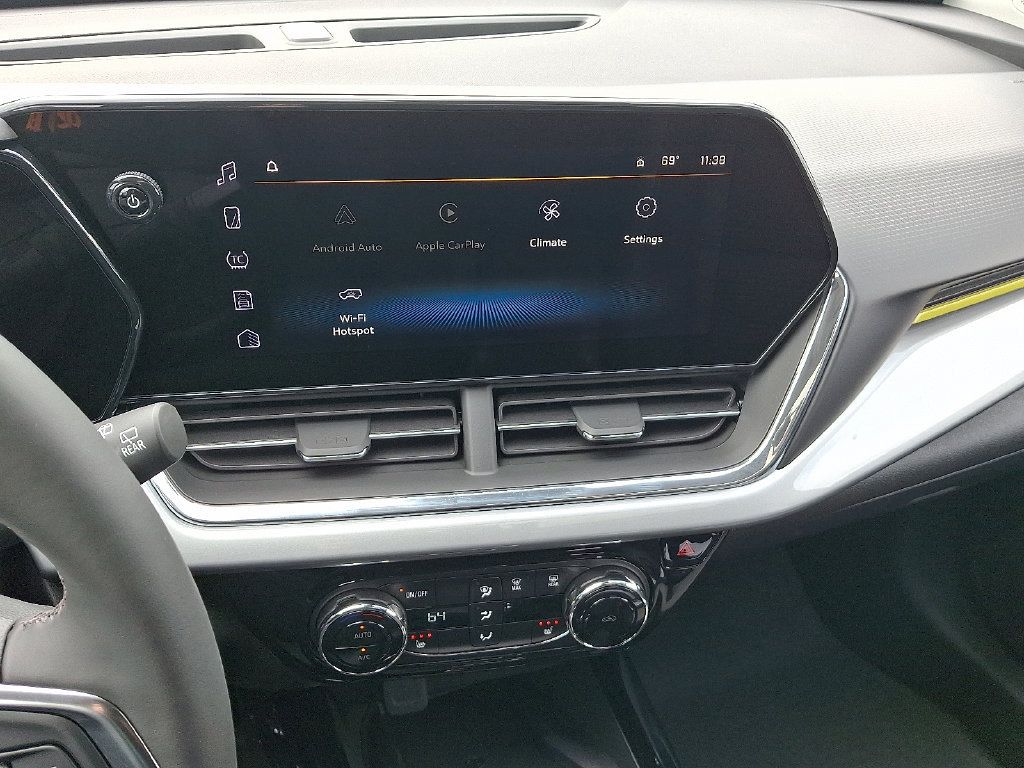 New 2026 Chevrolet Trax LT w/ Sunroof Package FWD image 8