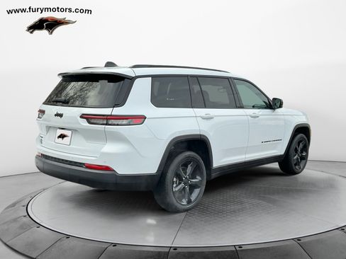 Used 2024 Jeep Grand Cherokee L Altitude image 3