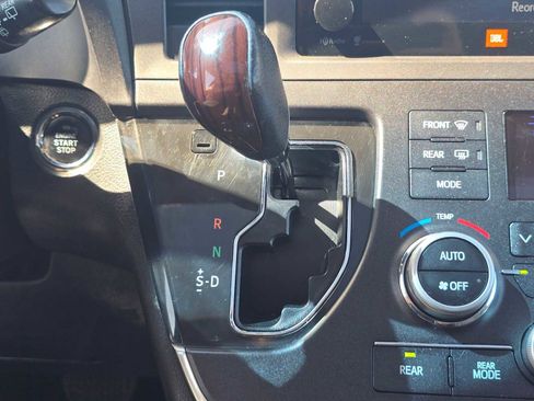 Used 2015 Toyota Sienna Limited AWD/4WD image 29