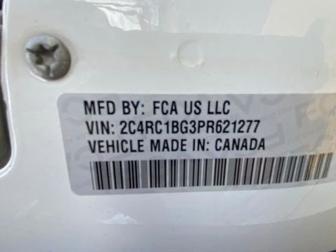 Used 2023 Chrysler Pacifica Touring-L image 27