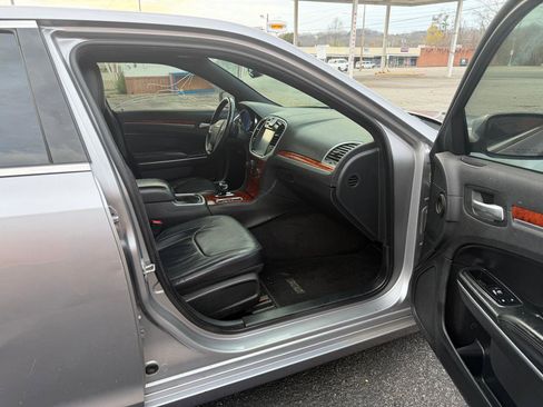 Used 2014 Chrysler 300 RWD image 14