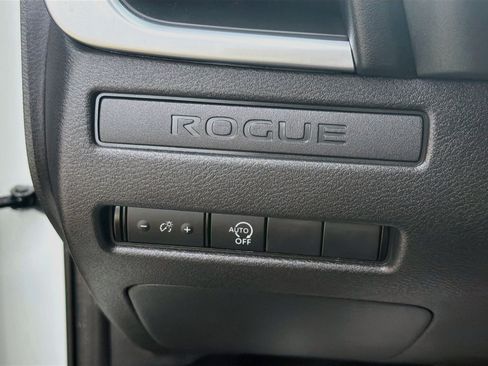 Used 2023 Nissan Rogue S AWD/4WD image 17