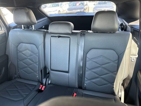 Used 2025 Volkswagen Atlas Cross Sport SE image 26