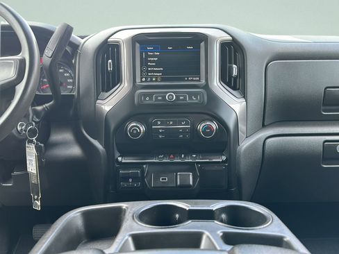 Used 2019 Chevrolet Silverado 1500 Custom w/ Custom Value Package RWD image 15