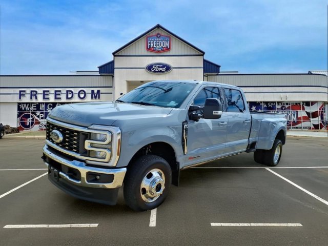 Used 2026 Ford F350 Lariat w/ Lariat Ultimate Package AWD/4WD image 2