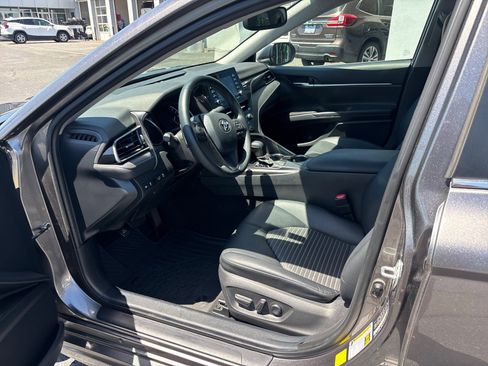Used 2021 Toyota Camry SE w/ Convenience Package FWD image 14