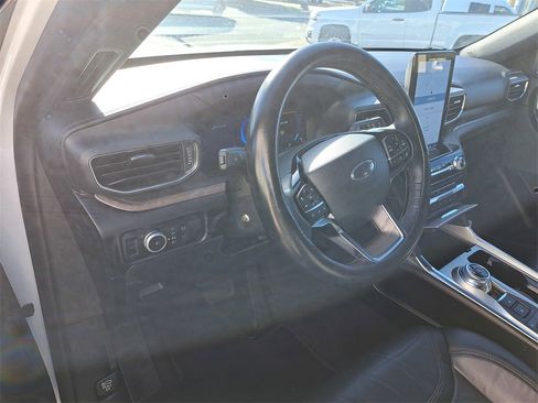Used 2022 Ford Explorer Platinum w/ Equipment Group 601A image 7