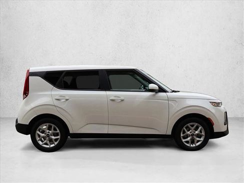 Used 2022 Kia Soul LX w/ Technology Package FWD image 5