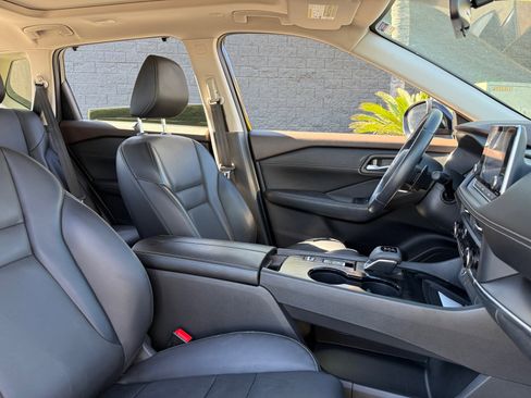 Used 2023 Nissan Rogue SV w/ SV Premium B Package image 19