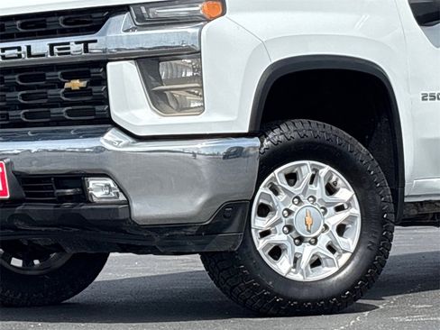 Used 2022 Chevrolet Silverado 2500 LT w/ Convenience Package image 2