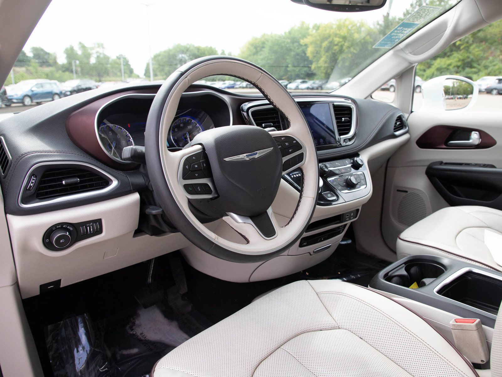 Used 2017 Chrysler Pacifica Limited FWD image 27