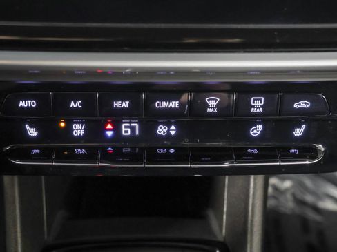 Used 2023 Chevrolet Bolt LT FWD image 30