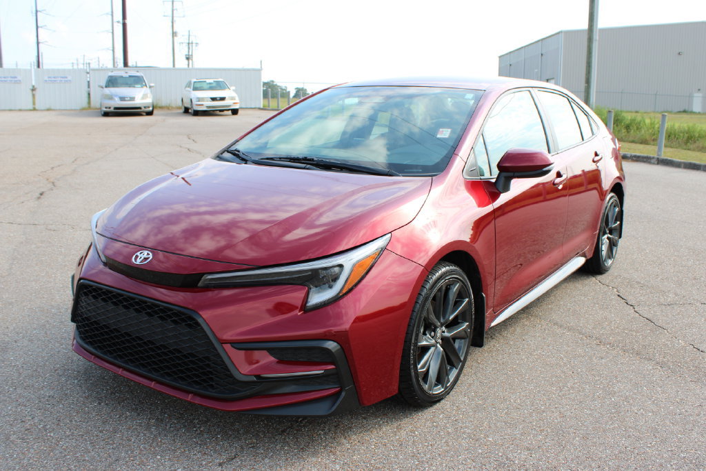 Used 2025 Toyota Corolla SE FWD image 2