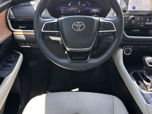 Used 2025 Toyota Grand Highlander AWD Hybrid image 44