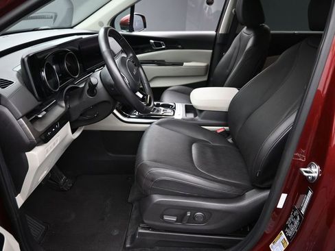 Used 2024 Kia Carnival EX FWD image 13