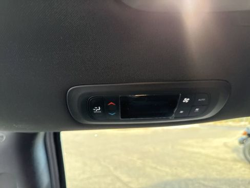 New 2026 Chrysler Pacifica Select image 24