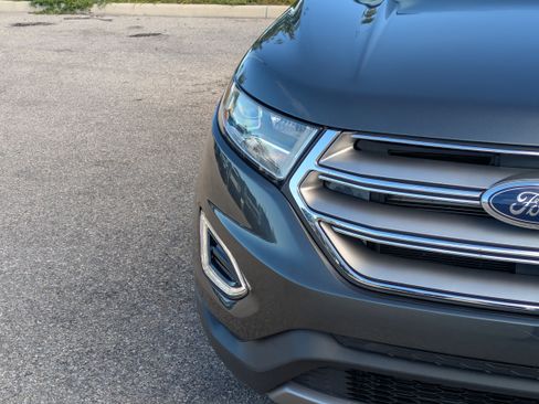 Certified 2018 Ford Edge Titanium w/ Equipment Group 301A FWD image 10