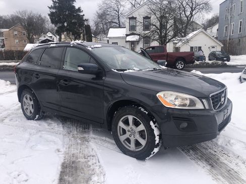 Used 2010 Volvo XC60 3.2 image 1