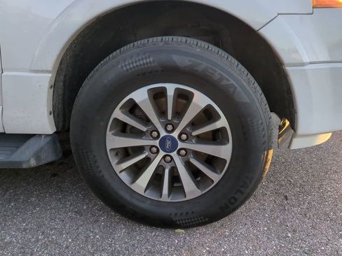 Used 2015 Ford Expedition EL XLT w/ Equipment Group 202A image 7