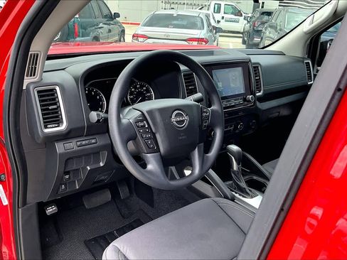 Used 2024 Nissan Frontier SV RWD image 17