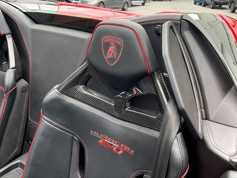 Used 2021 Lamborghini Huracan EVO RWD image 30