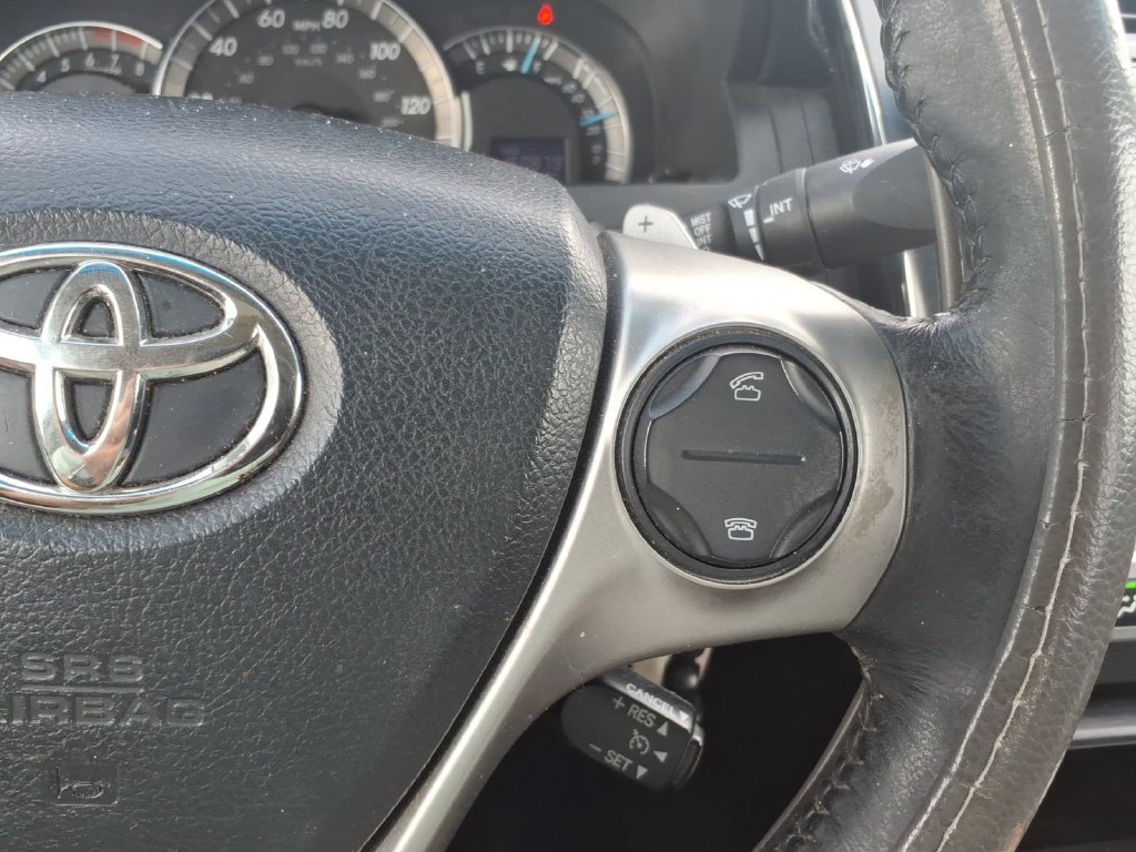 Used 2013 Toyota Camry SE FWD image 18