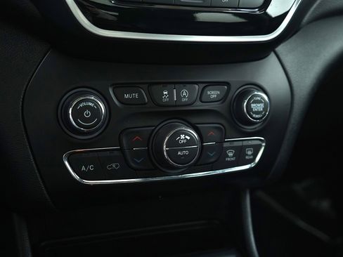 Used 2019 Jeep Cherokee Limited w/ Luxury Group image 22