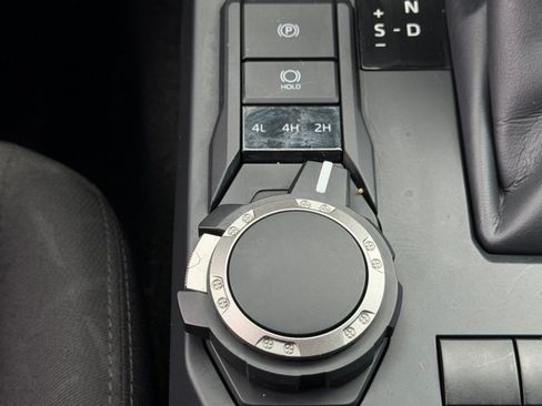 Used 2025 Toyota Tacoma SR AWD/4WD image 32