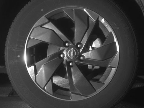 Used 2025 Nissan Rogue SV AWD/4WD image 16